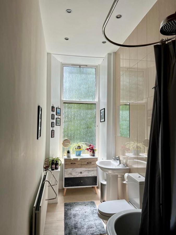 גלאזגו Beautiful Double Room In Idyllic West End Townhouse מראה חיצוני תמונה